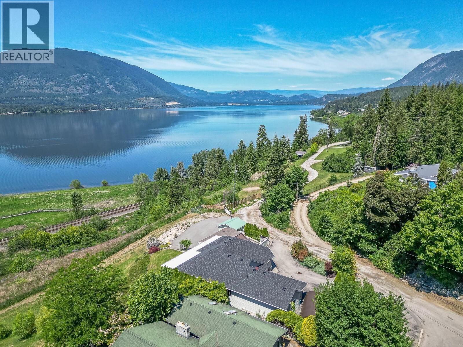 Photo de la propriété:  1660 28 Avenue Northeast  BC V1E 3X2 