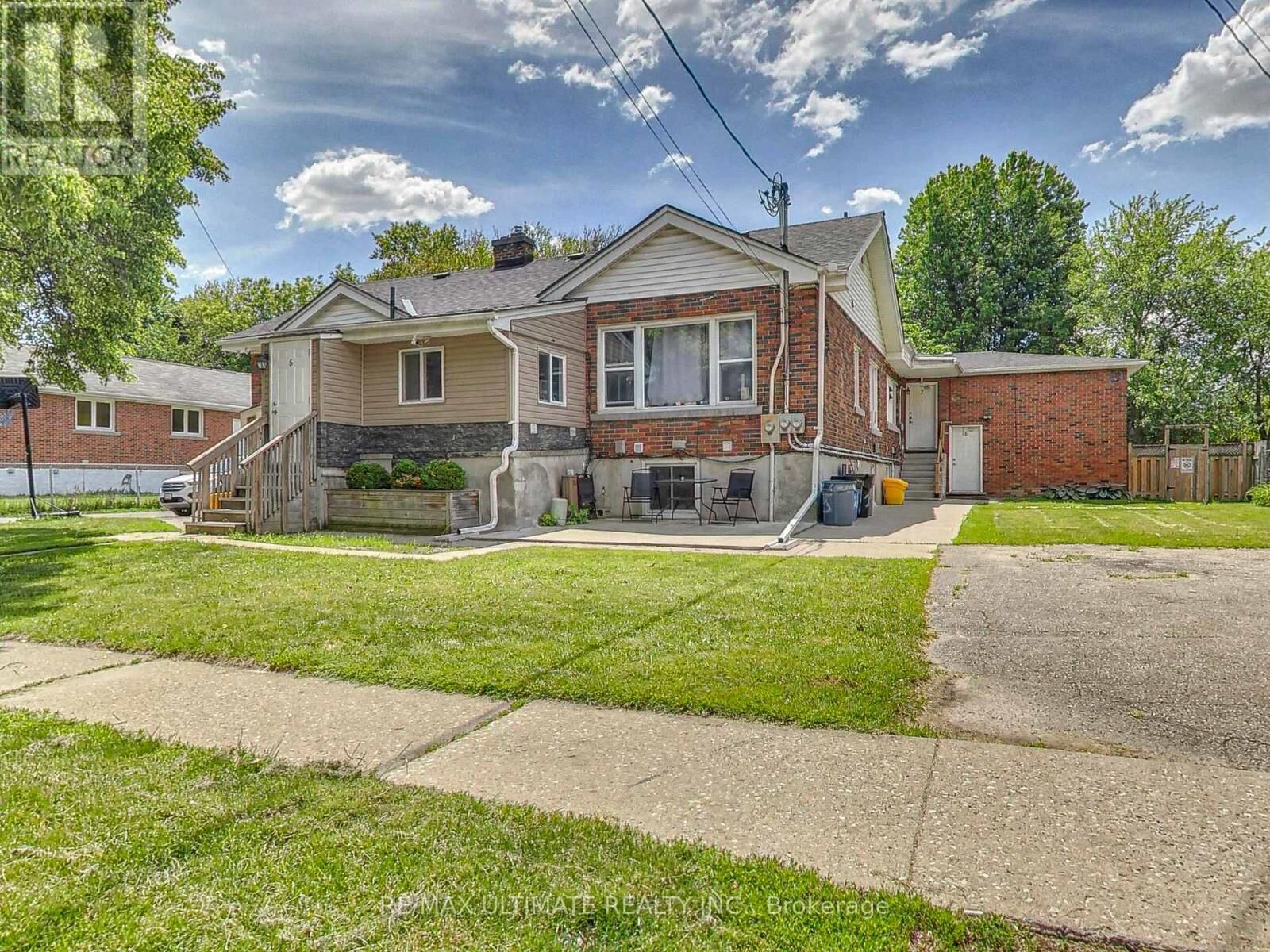 Property Photo:  135 Chatham Street Apt 8  ON N3S 4G5 