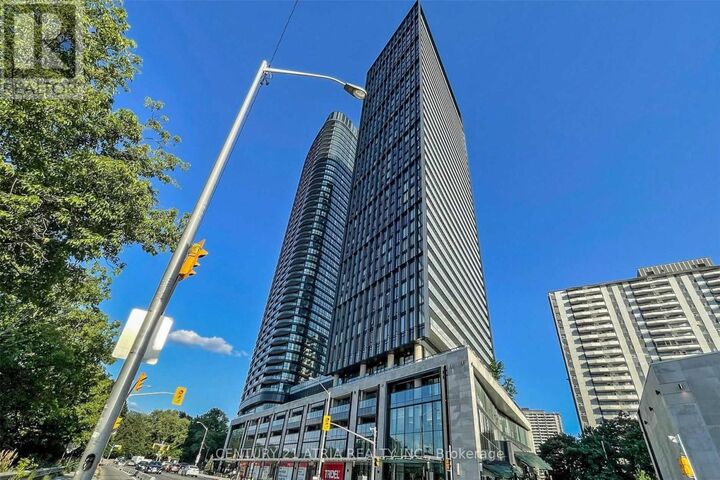 Property Photo:  575 Bloor Street 3211  ON M4X 1J8 