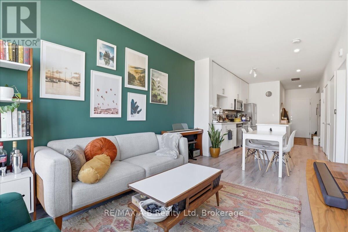 Property Photo:  690 King Street West 214  ON N2G 0B9 