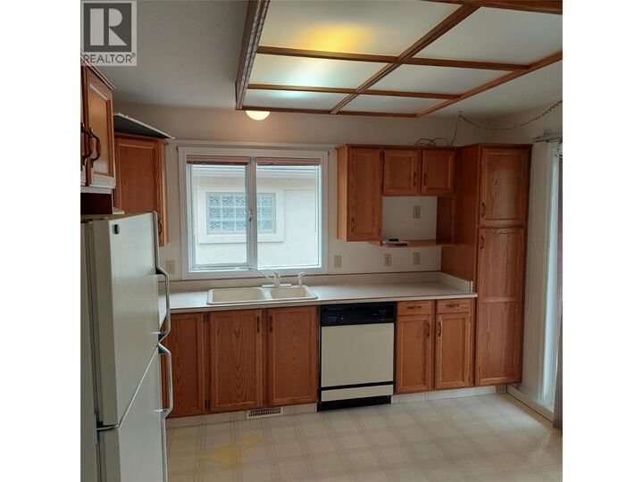 Property Photo: 595 Yates Road 114 BC V1V 1P8