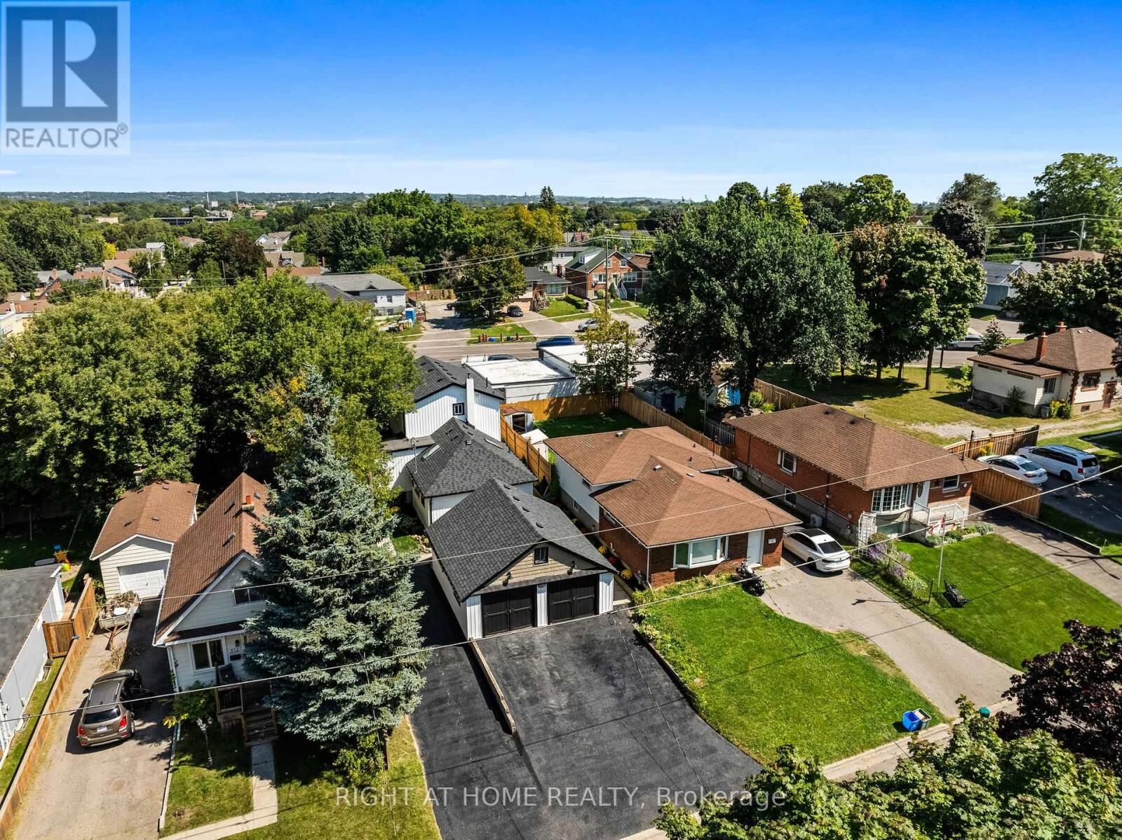 Property Photo:  477 Montrave Avenue 1  ON L1J 4S6 