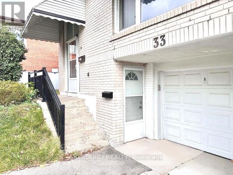 Property Photo:  33 Yatesbury Road Room 2  ON M2H 1G1 