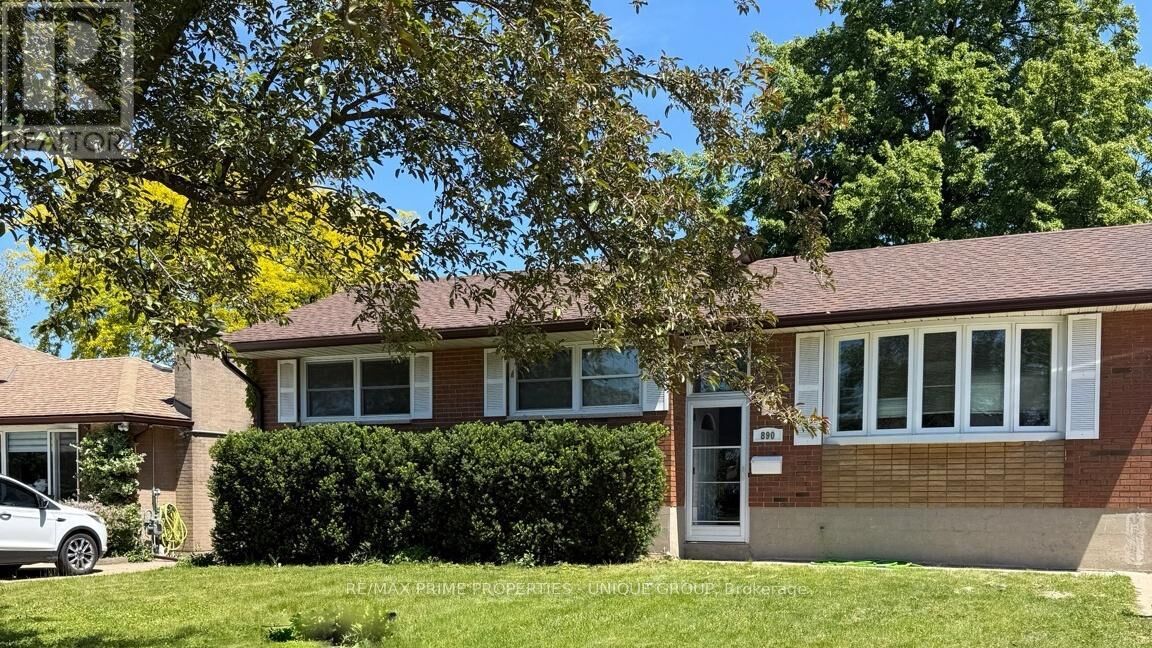 Property Photo:  890 Hollands Avenue  ON N7S 3C1 