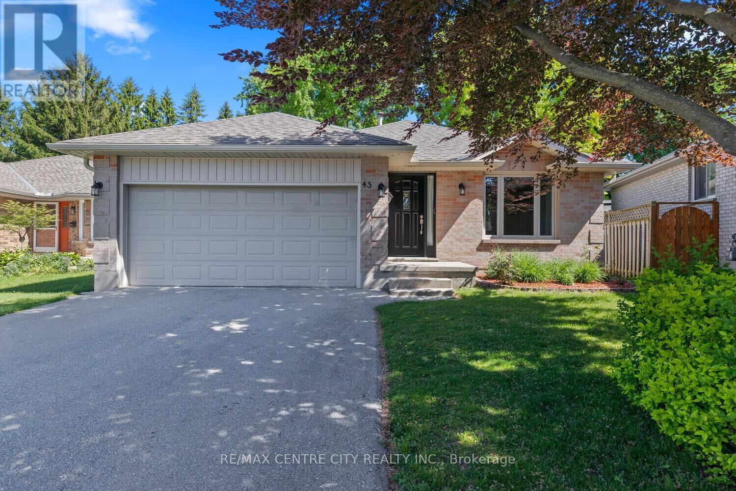 Property Photo:  43 Toronado Place  ON N5V 3V5 