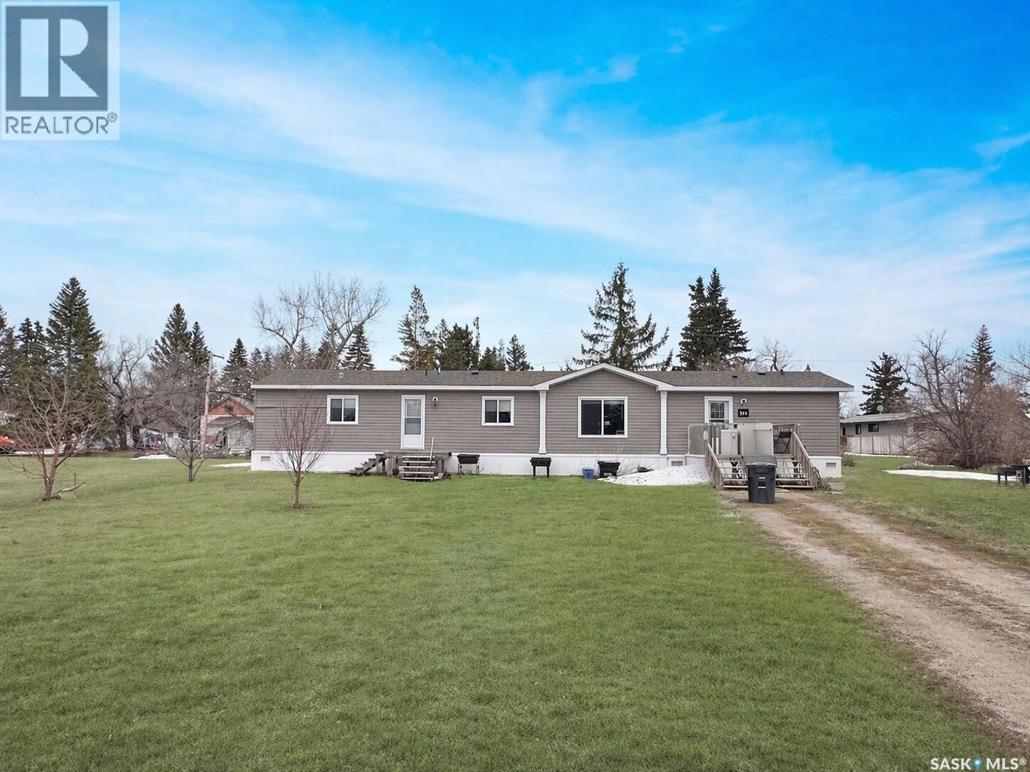 Property Photo:  211 Lipton Street  SK S0G 0C0 