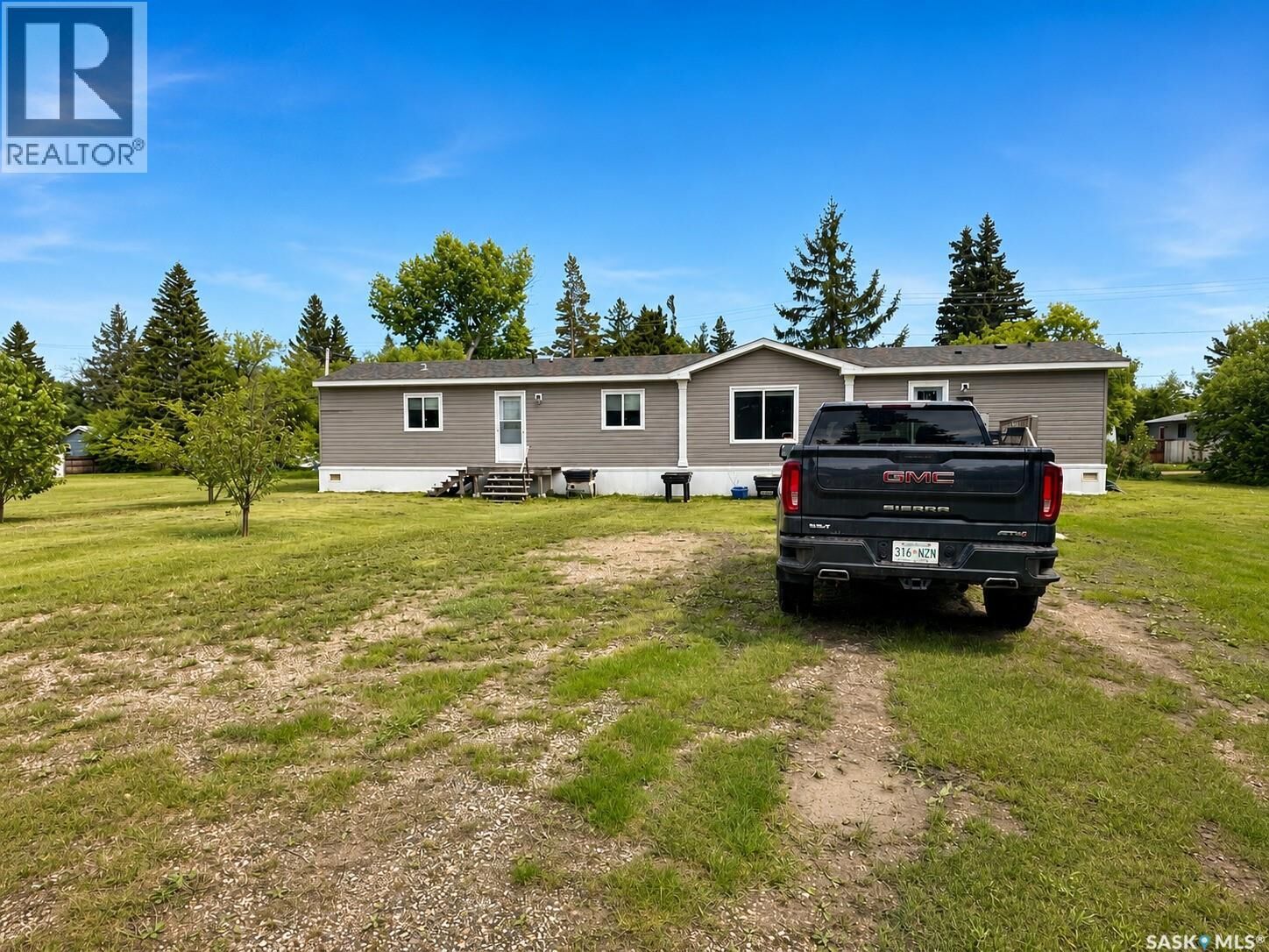 Property Photo:  211 Lipton Street  SK S0G 0C0 