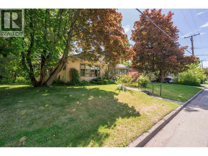 Property Photo:  125 15th Avenue  BC V2L 3W3 