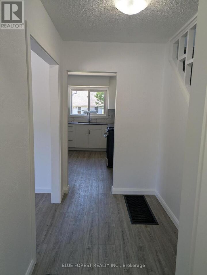 Property Photo:  40 Wistow Street  ON N5Y 1E1 