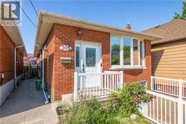 Property Photo:  103 McAnulty Boulevard Upper  ON L8H 3H3 
