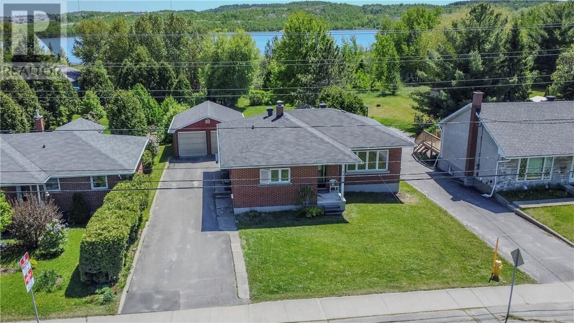 Property Photo:  1828 Southview Drive  ON P3E 2M2 