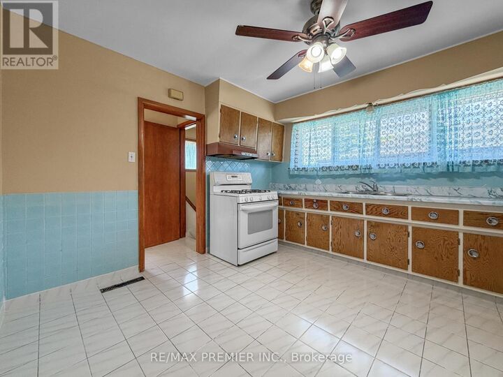Property Photo:  610 Woodward Avenue Main  ON L8H 6P1 