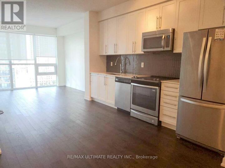 Property Photo:  510 Curran Place 1906  ON L5B 0J8 