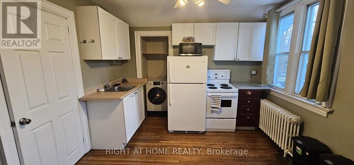 Property Photo:  72 Eleventh Street  ON M8V 3G5 