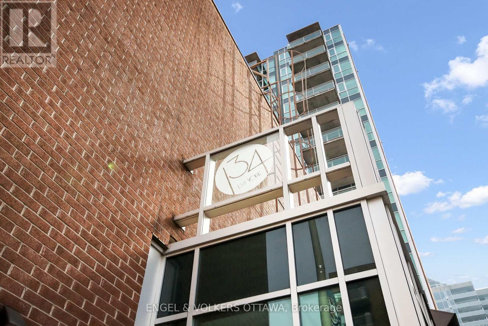 Property Photo:  134 York Street 607  ON K1N 1K8 