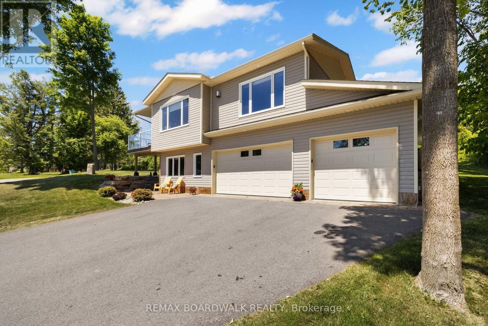 Property Photo:  159 Dunlop Crescent  ON K7C 4K8 