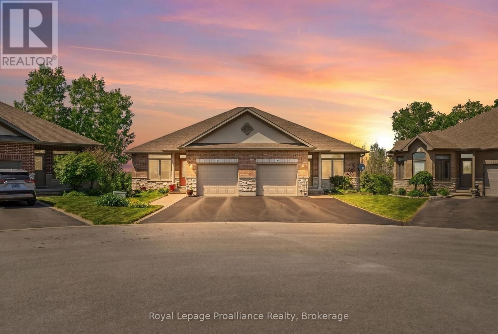 Property Photo:  17 Hanover Court  ON K8N 4Z5 