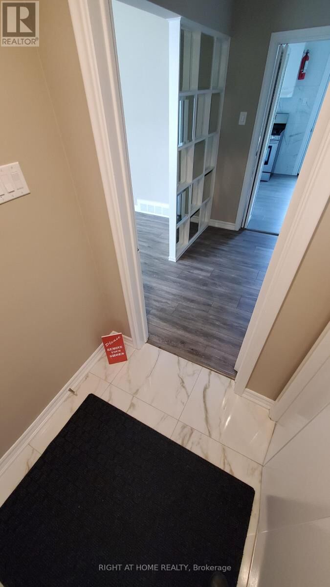 Property Photo:  169 Yorkview Drive 1  ON M2R 1K2 