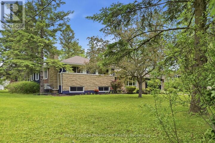Property Photo:  51 Selena Avenue  ON K8P 4C5 