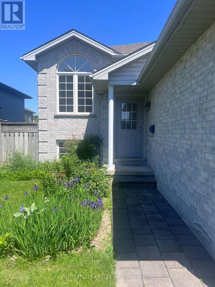 Property Photo:  472 Talltree Crescent  ON N5V 5E6 