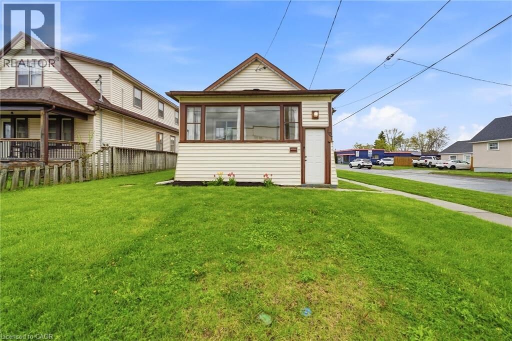 Property Photo:  107 Broadway Street  ON L3C 5L6 