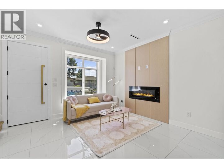 Photo de la propriété:  8073 18th Avenue  BC V3N 1J9 