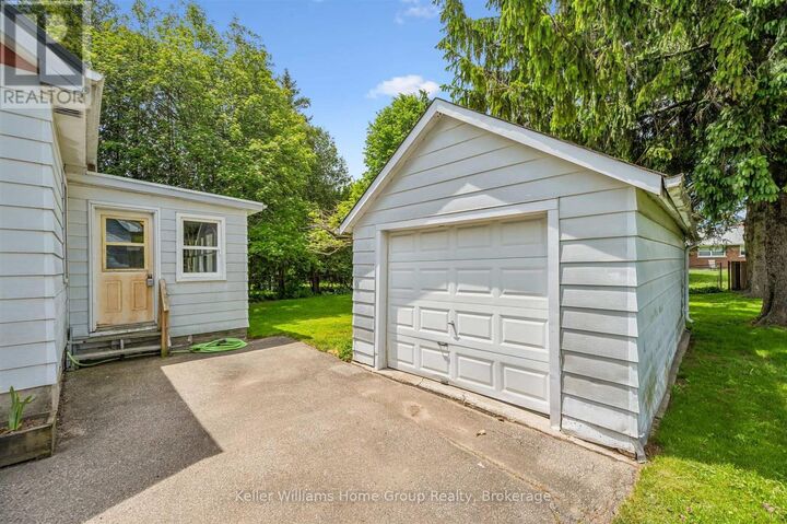 Property Photo:  145 East Forfar Street East  ON N1M 1B3 