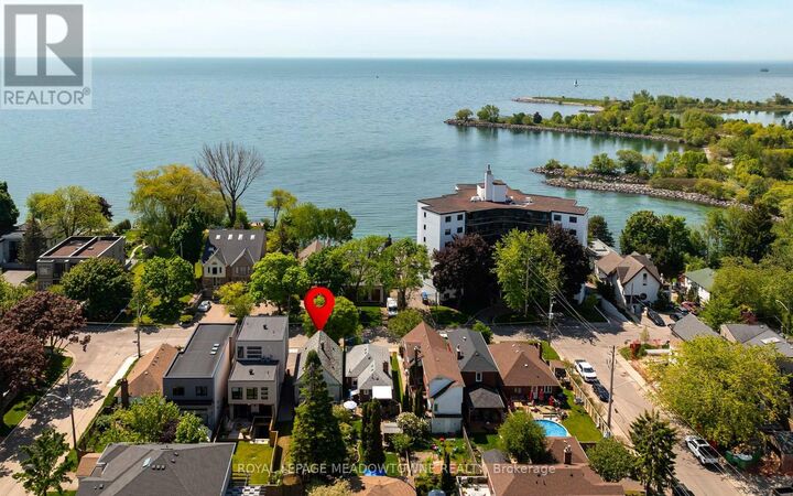 Photo de la propriété:  182 Lakeshore Drive  ON M8V 2A9 