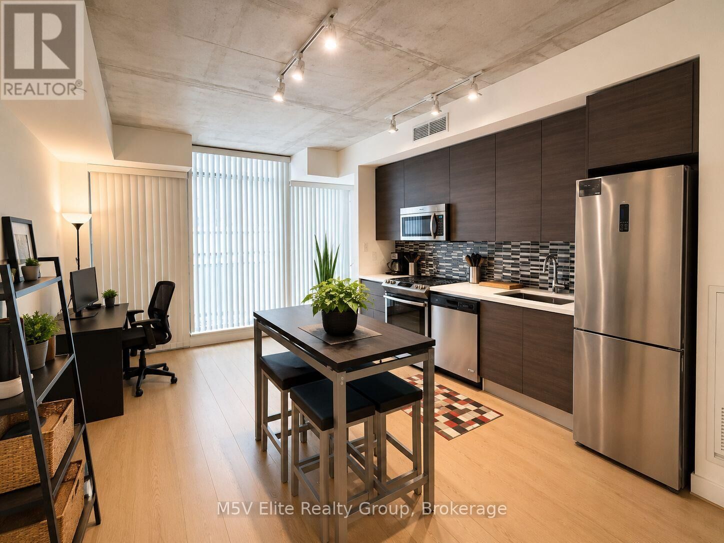 Photo de la propriété:  111 Bathurst Street 426  ON M5V 2R1 