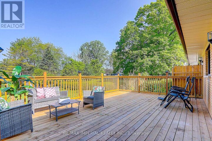 Property Photo: 98 Belfry Drive ON L3Y 3G1