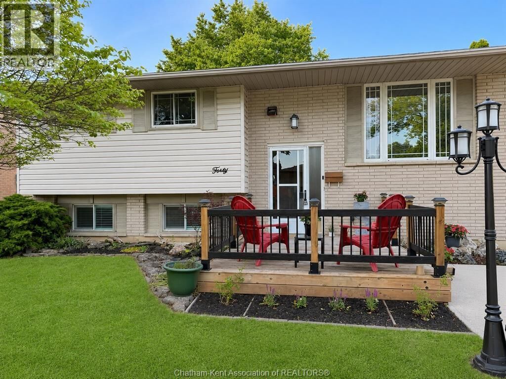 Property Photo:  40 Thornhill Crescent  ON N7L 4M3 