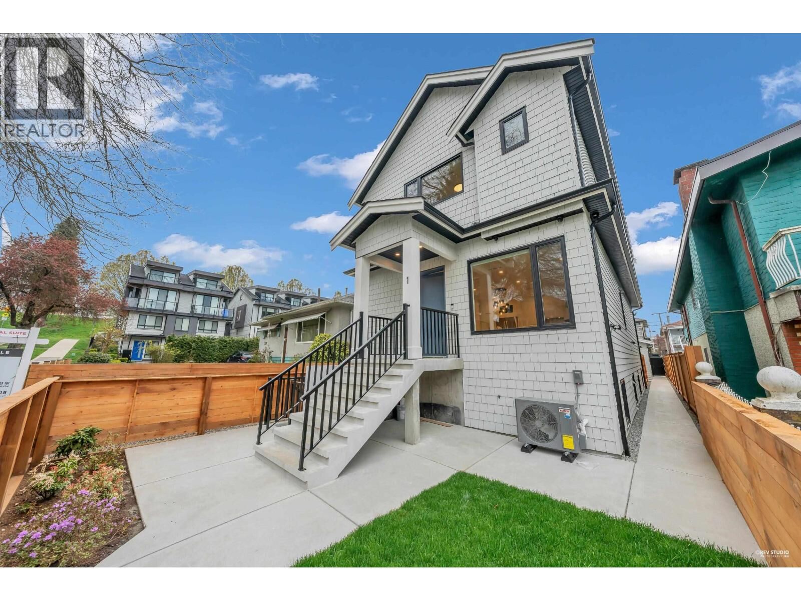 Property Photo:  2715 Cheyenne Avenue  BC V5R 4R5 