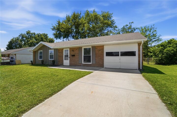 Property Photo: 3151 Vineyard Street OH 45503