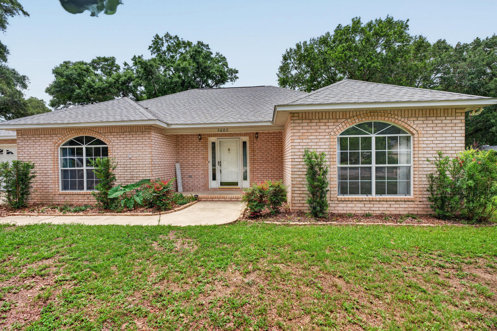 Property Photo:  5605 Richmond Court  FL 32571 