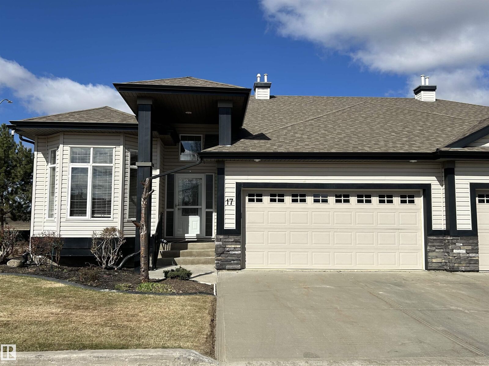 Photo de la propriété:  12610 15 Avenue SW 17  AB T6W 1X1 