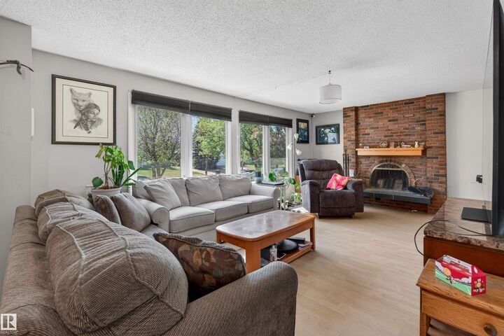 Photo de la propriété:  3 Alcott Crescent  AB T8N 2H7 
