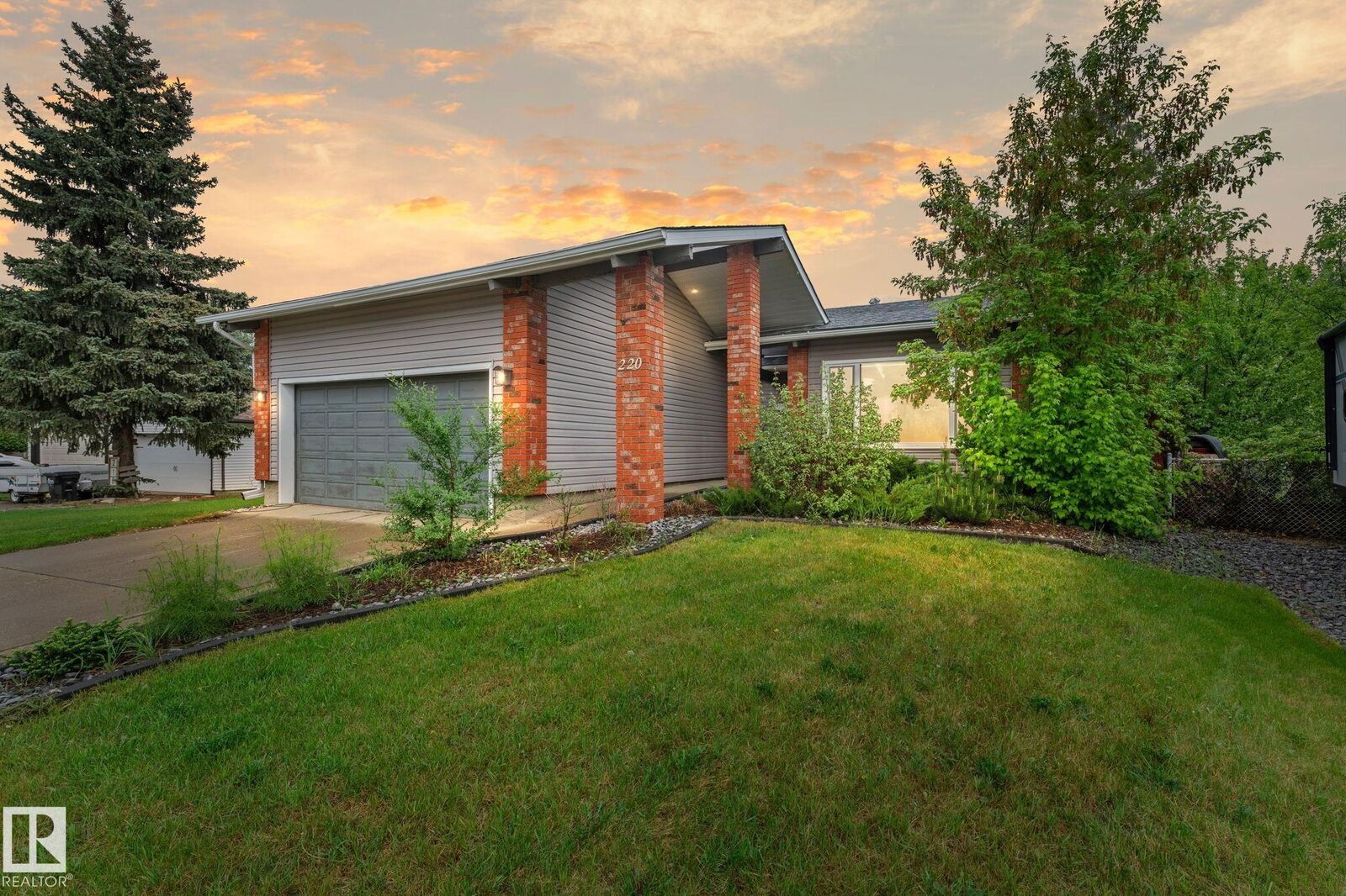 Property Photo:  220 Greystone Terrace  AB T8A 3E8 