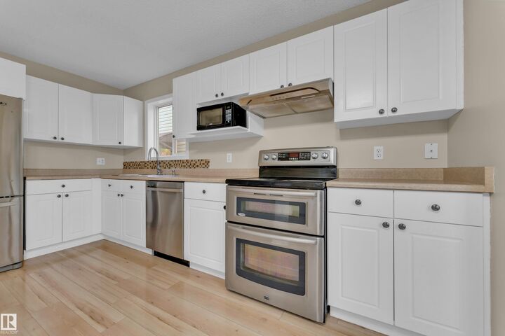 Property Photo:  3134 30 Avenue NW  AB T6T 1T9 