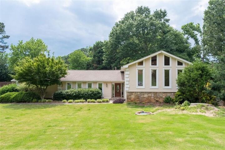 Property Photo: 953 Hidden Hollow Drive GA 30068