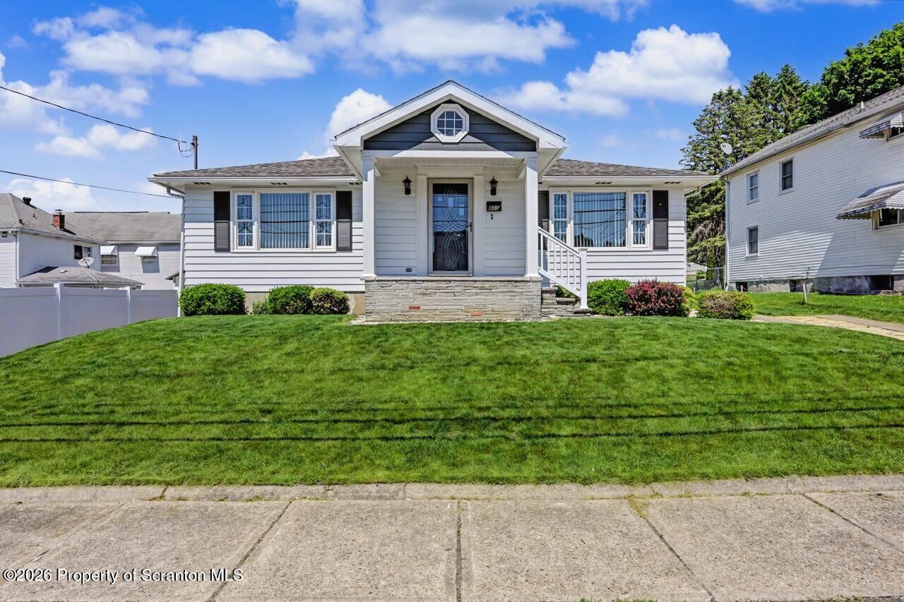 Property Photo:  805 Blakely Street  PA 18434 