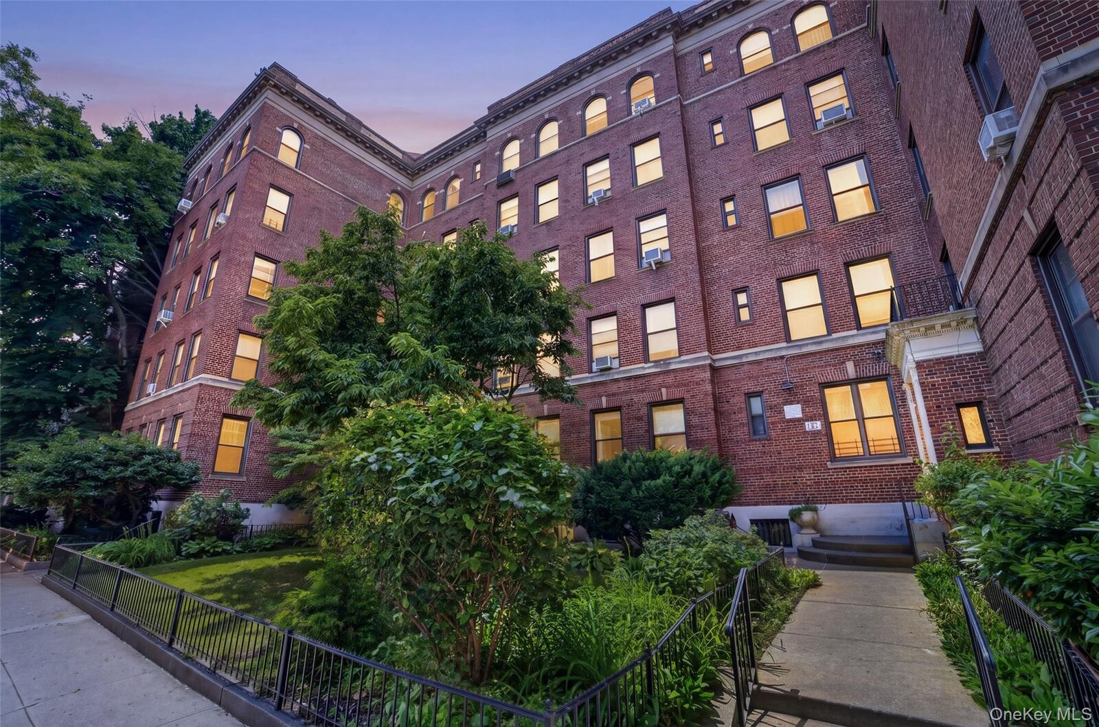 Property Photo:  37-32 80th Street 1  NY 11372 
