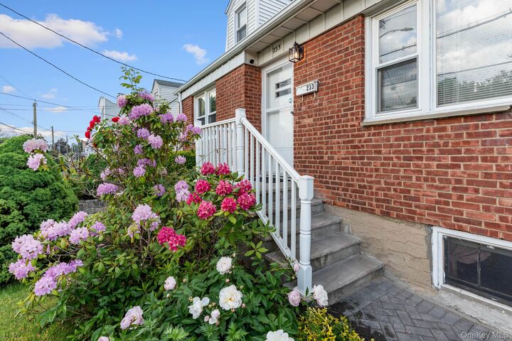 Property Photo:  233 Woodland Avenue  NY 10703 