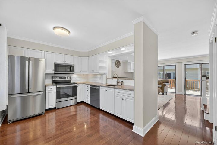 Property Photo:  6306 Chelsea Cove N  NY 12533 