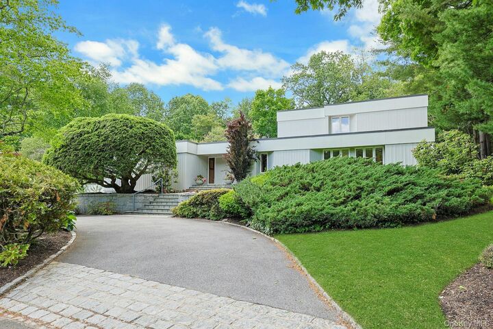 Property Photo:  10 Cypress Point Drive  NY 10577 
