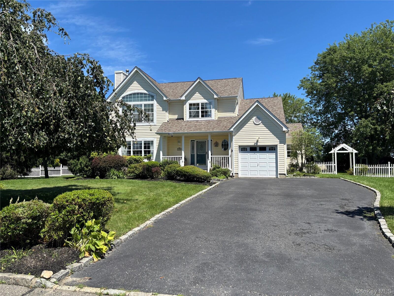 Property Photo:  125 Northgate Circle  NY 11933 