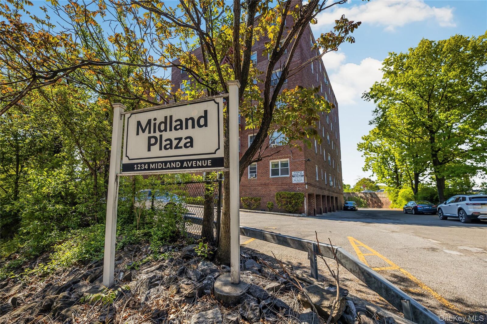 Property Photo:  1234 Midland Avenue 1C  NY 10708 