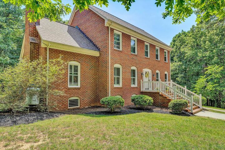 Property Photo: 1432 Oakwood Knolls Drive VA 24523