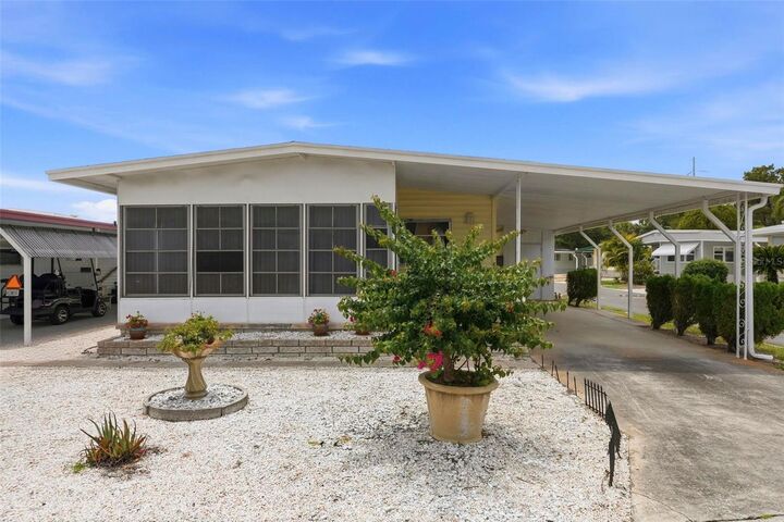Property Photo:  633 54th Way South Way S  FL 33707 