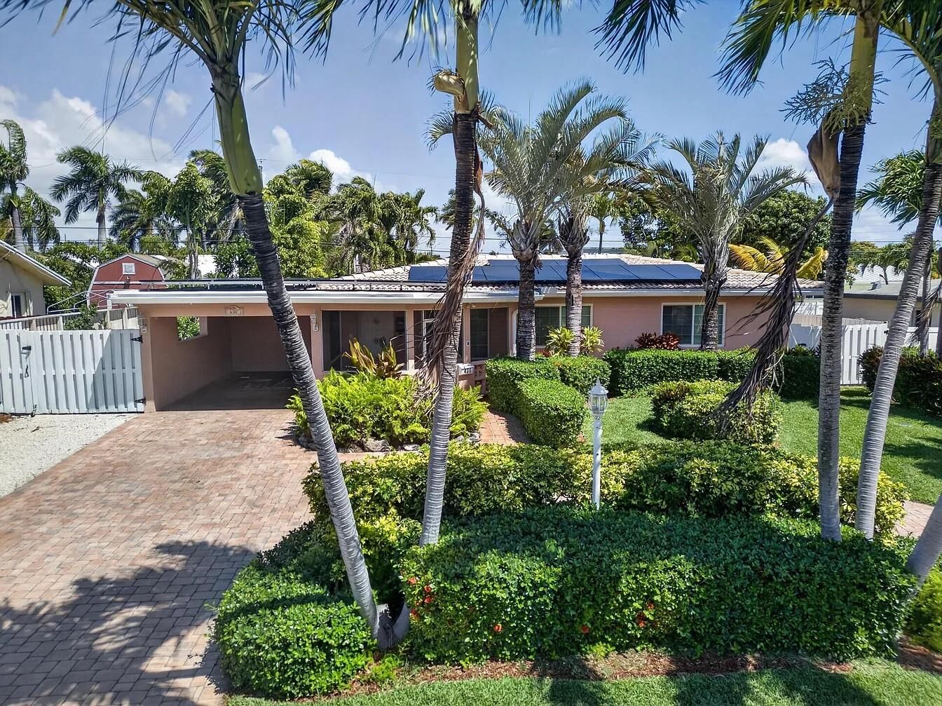 Property Photo:  431 NE 24th Court  FL 33431 