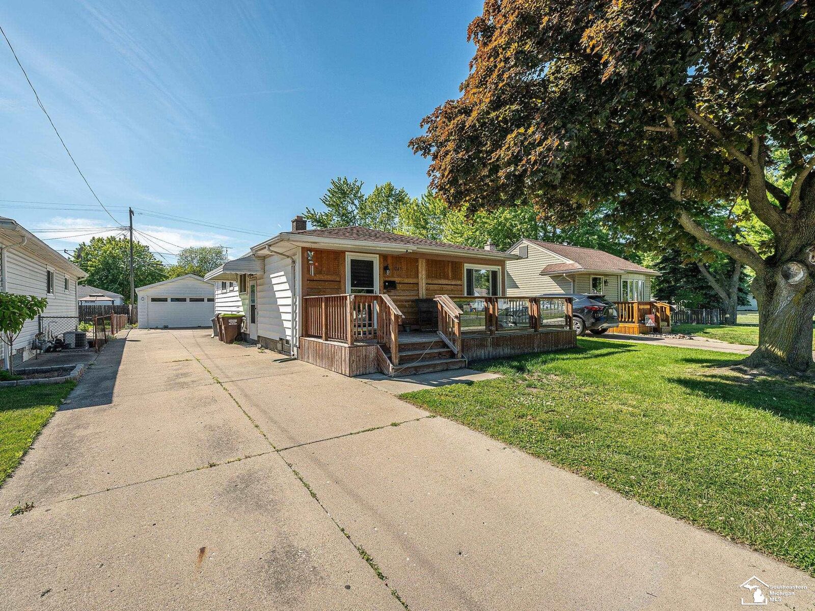 Property Photo:  1263 Maple Boulevard  MI 48162 
